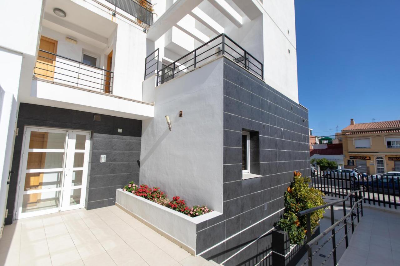 Holidays By The Sea Apartments Malaga Exterior photo